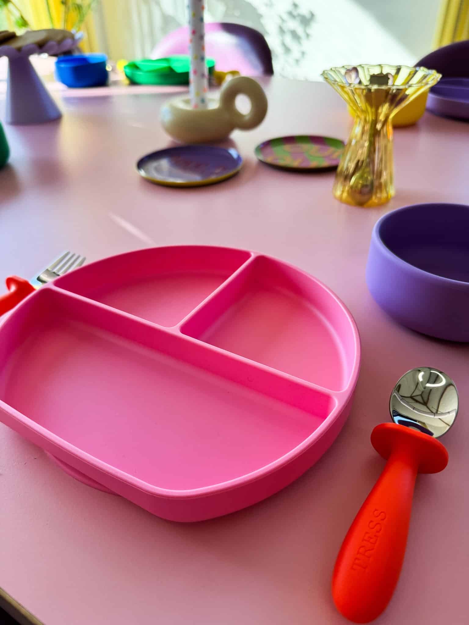 Tress Tableware / Rumopdelt tallerken med sugekop / pink — billede 3