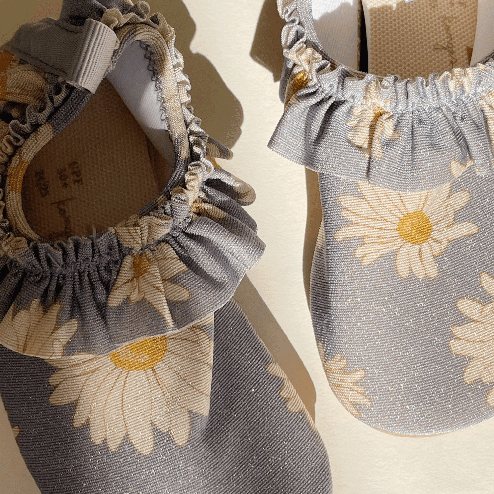 Konges Sløjd / Jade flæse badesko / Daisy blå — billede 3