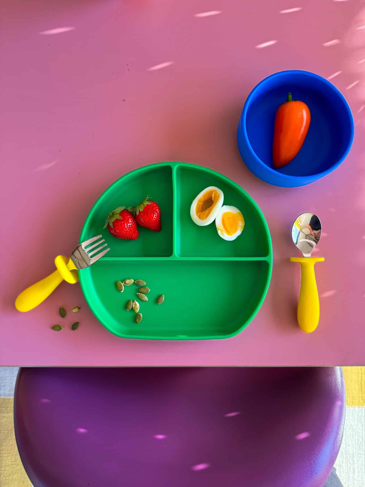 Tress Tableware / Rumopdelt tallerken med sugekop / grøn