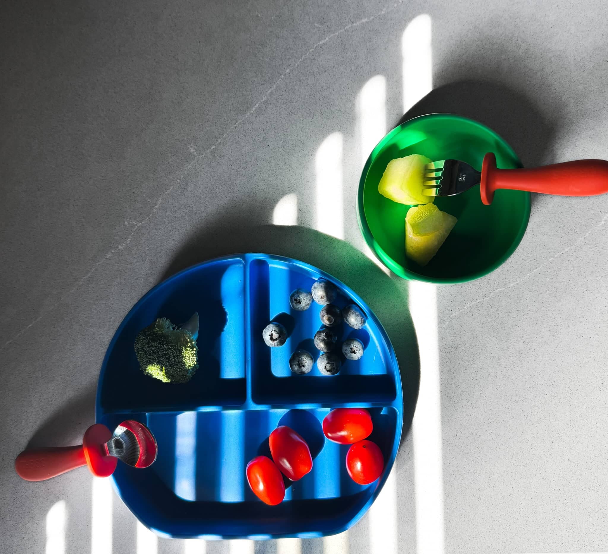 Tress Tableware / Rumopdelt tallerken med sugekop / blå — billede 2
