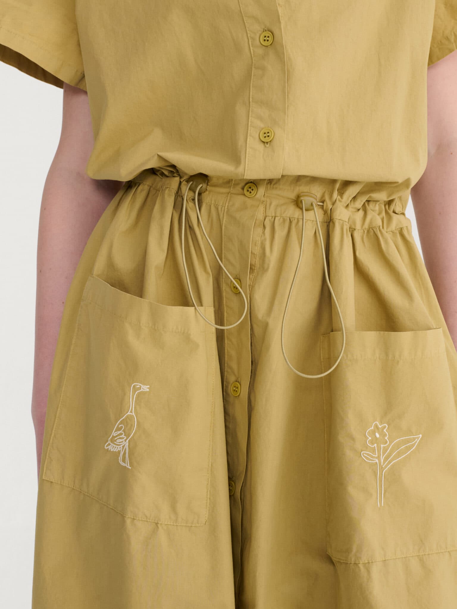 Bobo Choses Woman — Bobo Choses Woman / Lang skjortekjole / khaki — alternativt billede