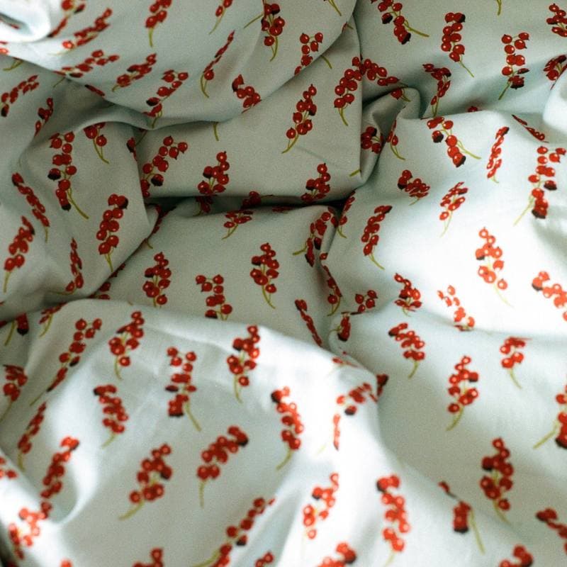 Son Rabbits / Little red currants/blue sky sengetøj