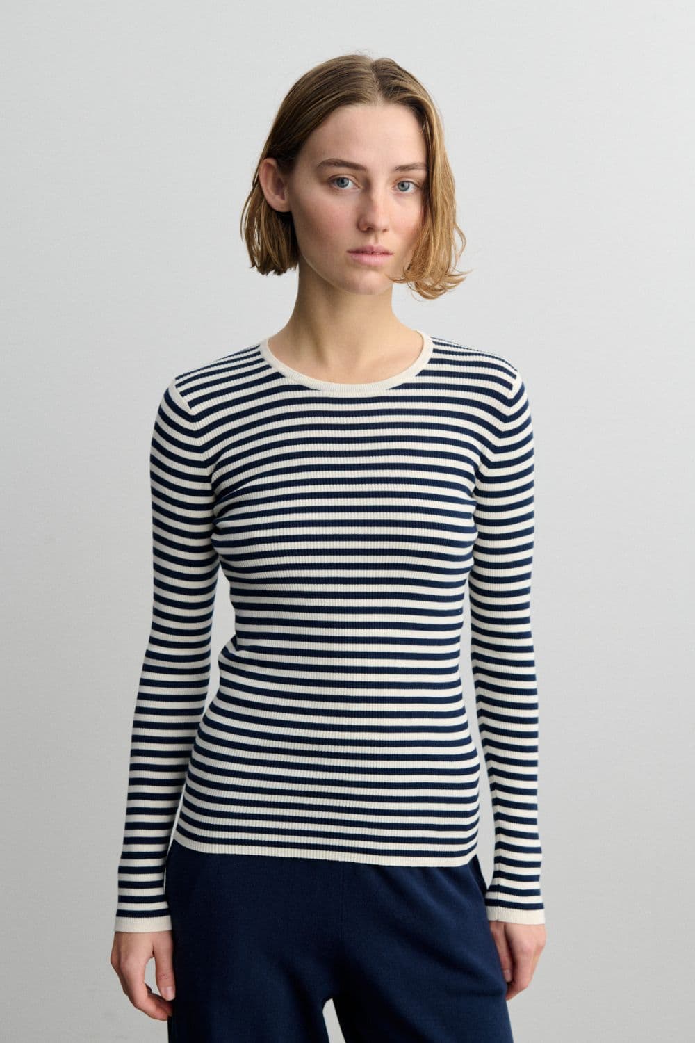 FUB Woman — FUB Woman / Stribet Rib Bomulds Bluse / Ecru Dark Navy — alternativt billede